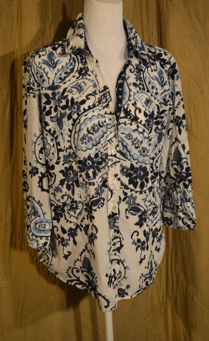 Chico’s Women’s Medium Blue White Paisley Floral Cotton Button Front Shirt